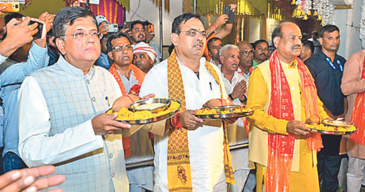 Birla, Goyal & CM pay obeisance at Mehandipur Balaji Temple